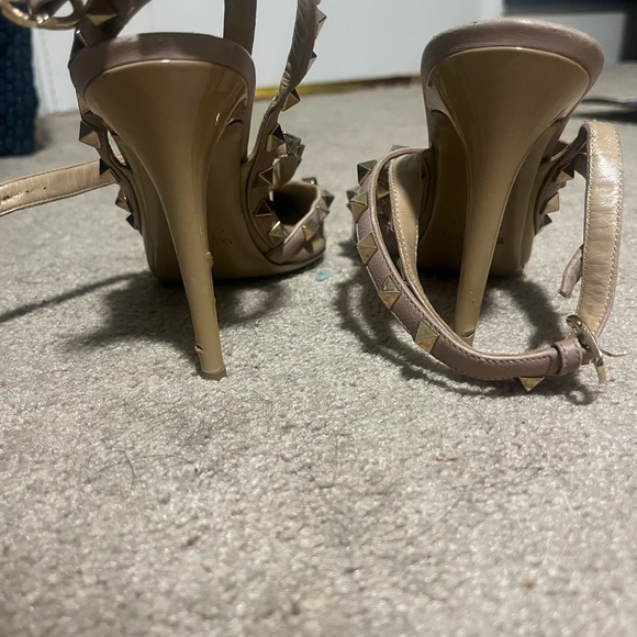 Valentino Garavani Rockstud Slingback Heels - Picture 16 of 16